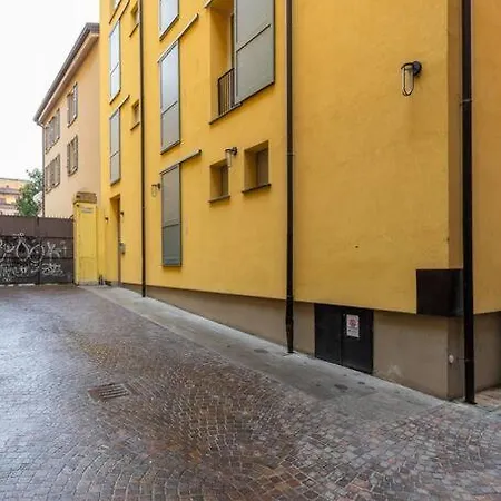 A Due Passi Da Piazza Maggiore 3 Apartment *